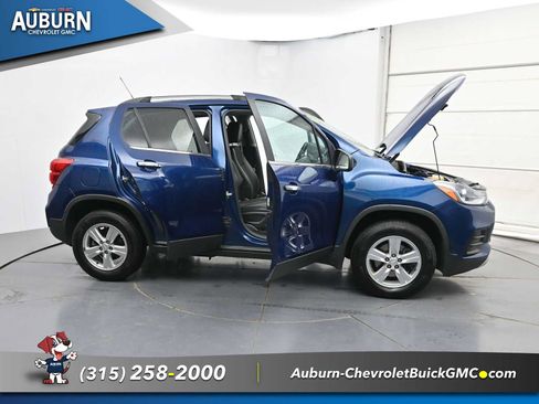 Used 2019 Chevrolet Trax LT w/ LT Convenience Package AWD/4WD image 42
