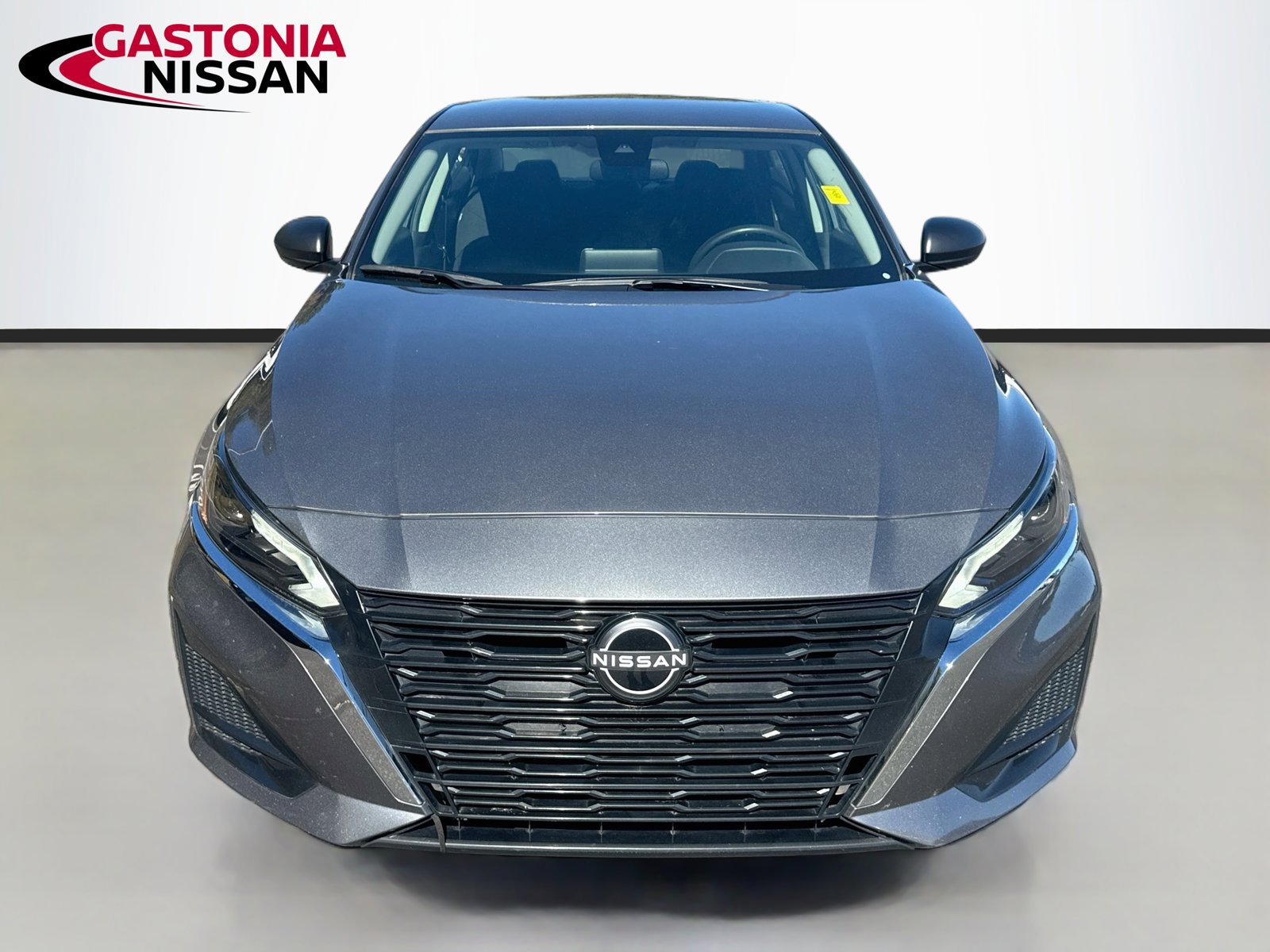 Used 2025 Nissan Altima 2.5 SV FWD image 2