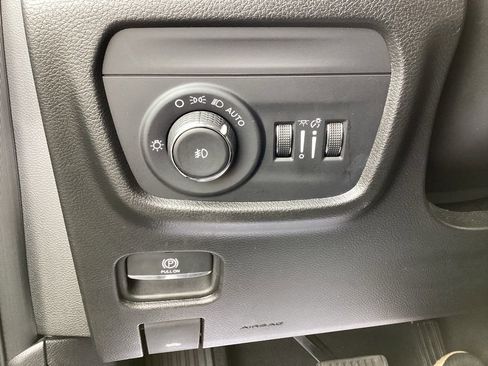 Used 2024 Jeep Grand Cherokee L Limited w/ Luxury Tech Group II image 31