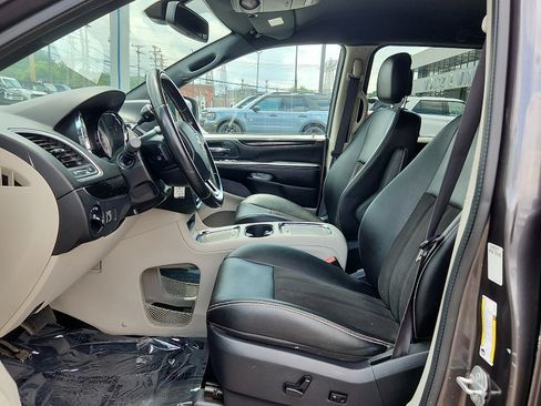 Used 2020 Dodge Grand Caravan SXT FWD image 13