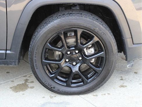 Certified 2022 Jeep Compass Latitude AWD/4WD image 37