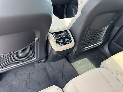 New 2026 Volvo XC90 B6 Core image 8