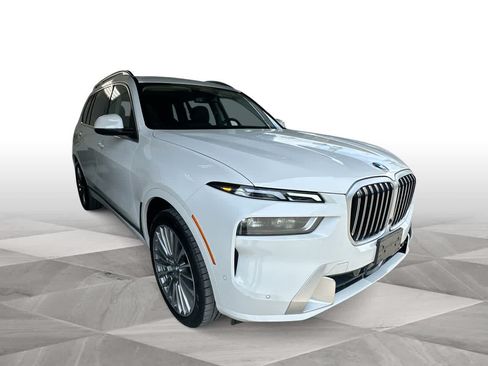 Used 2024 BMW X7 xDrive40i w/ Premium Package AWD/4WD image 2