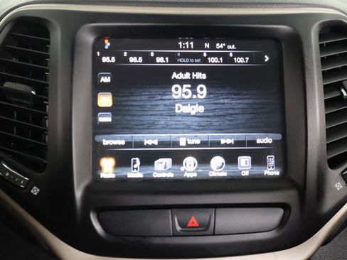 Used 2016 Jeep Cherokee Latitude w/ Cold Weather Group image 35