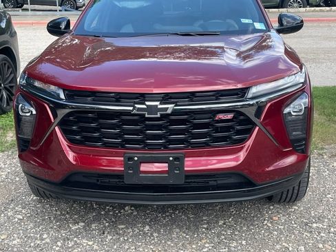 Used 2025 Chevrolet Trax RS w/ Driver Confidence Package FWD image 2