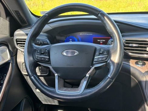 Used 2020 Ford Explorer Platinum w/ Premium Technology Package AWD/4WD image 16