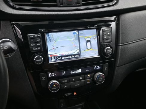 Used 2017 Nissan Rogue SV w/ SV Premium Package AWD/4WD image 13