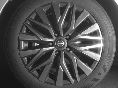 Used 2025 Nissan Altima 2.5 SV FWD image 12