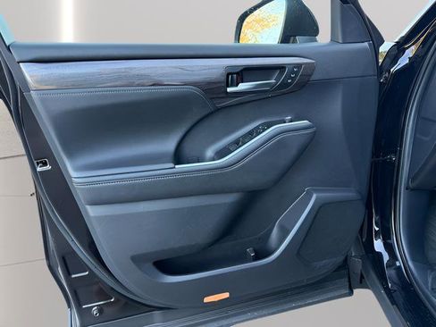 Used 2020 Toyota Highlander Platinum image 15