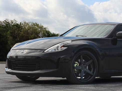 Used 2017 Nissan 370Z w/ Sport Package image 8