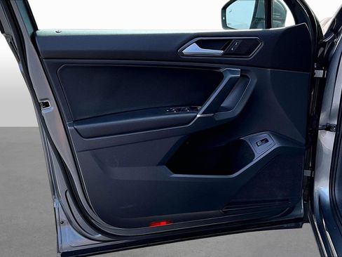 Used 2018 Volkswagen Tiguan SEL image 17