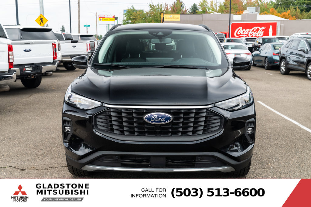Used 2025 Ford Escape Platinum AWD/4WD image 2