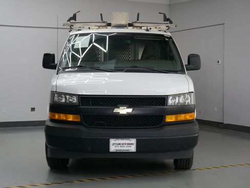 Used 2021 Chevrolet Express 3500 w/ Driver Convenience Package image 3