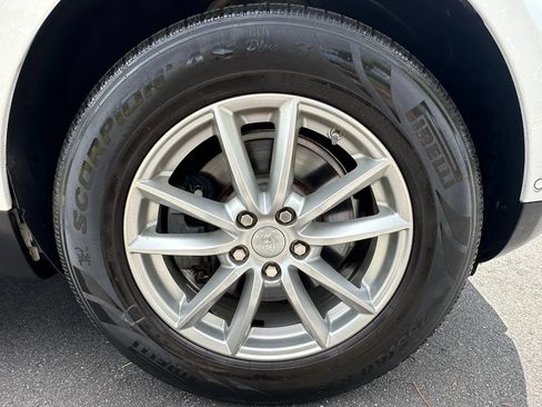 Used 2017 Land Rover Range Rover Sport SE AWD/4WD image 16