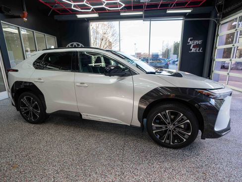 Used 2023 Toyota bZ4X Limited image 5