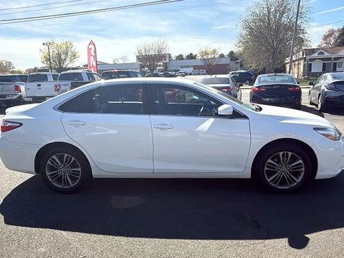 Used 2017 Toyota Camry SE FWD image 12