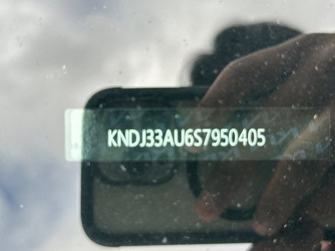 Certified 2025 Kia Soul EX image 3