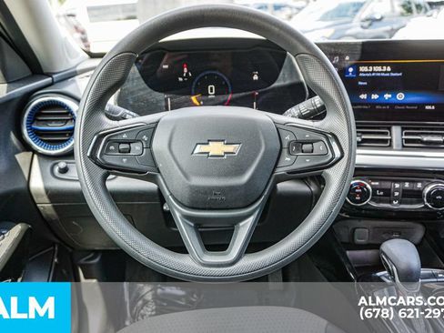 Used 2025 Chevrolet Trax LT FWD image 27
