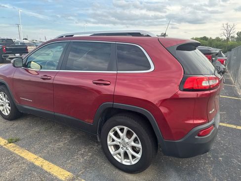 Used 2016 Jeep Cherokee Latitude w/ Cold Weather Group AWD/4WD image 20