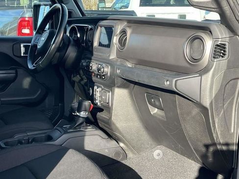 Used 2021 Jeep Gladiator Sport image 24