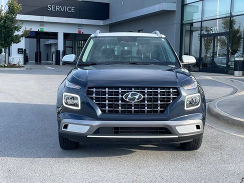 Used 2024 Hyundai Venue Limited FWD image 2