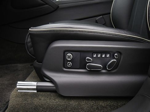 Certified 2023 Bentley Bentayga Extended Wheelbase image 43