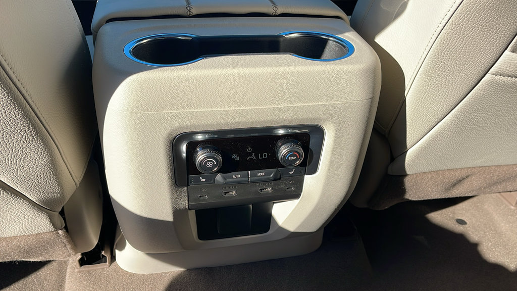 New 2026 GMC Yukon Denali w/ Denali Reserve Package AWD/4WD image 17