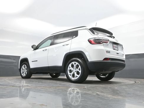 Used 2024 Jeep Compass Latitude AWD/4WD image 37