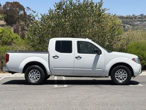 Used 2018 Nissan Frontier SV RWD image 7