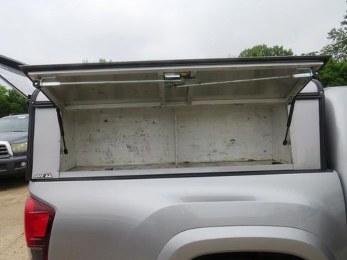 Used 2019 Toyota Tacoma SR5 RWD image 30
