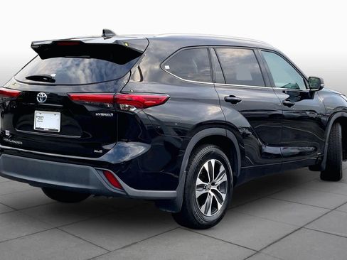 Used 2022 Toyota Highlander XLE AWD/4WD image 13