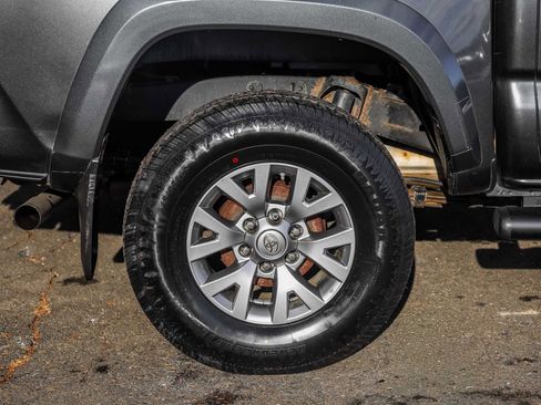 Used 2017 Toyota Tacoma SR5 image 6