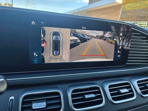 Used 2024 Mercedes-Benz GLS 450 4MATIC image 31