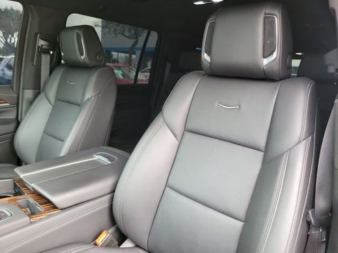 Used 2024 Cadillac Escalade ESV Luxury w/ LPO, Floor Liner Package image 18