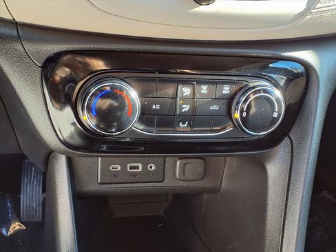 Used 2023 Buick Encore GX Preferred image 7