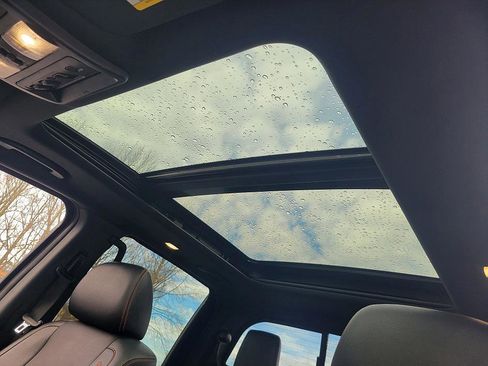 Used 2023 Nissan Titan PRO-4X w/ Pro-4x Convenience Package image 17