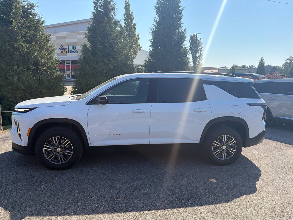 Used 2026 Chevrolet Traverse LT w/ Driver Confidence Package AWD/4WD image 3