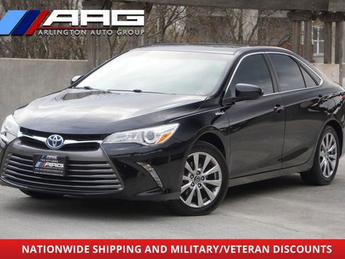 Used 2017 Toyota Camry XLE w/ Moonroof Package image 1