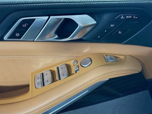 Used 2023 BMW X7 xDrive40i w/ Premium Package image 24