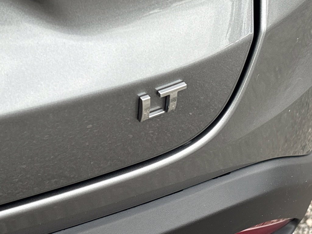 Used 2025 Chevrolet Trax LT FWD image 29