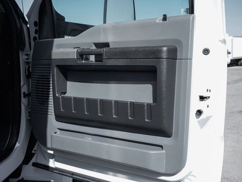 Used 2016 Ford F650 2WD Regular Cab Super Duty image 46