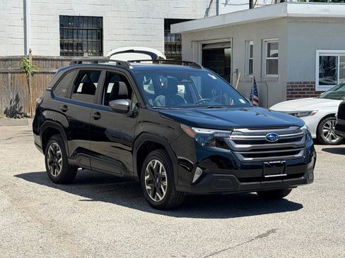 Used 2025 Subaru Forester Premium AWD/4WD image 1