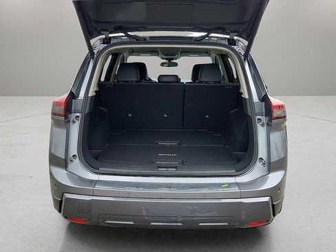 Used 2025 Nissan Rogue SL image 8