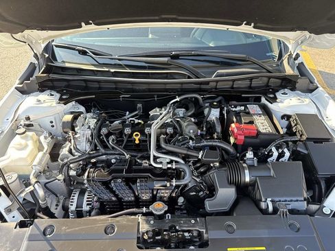 Used 2025 Nissan Altima 2.5 SV image 3