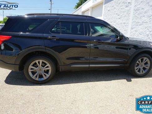 Used 2022 Ford Explorer XLT w/ Equipment Group 202A AWD/4WD image 12