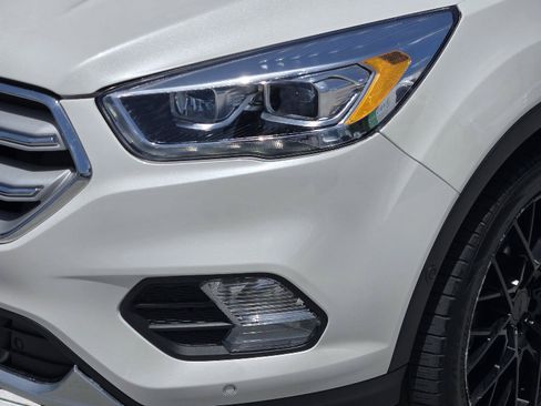 Used 2019 Ford Escape Titanium w/ U9j03 - Titanium Tow Package AWD/4WD image 10