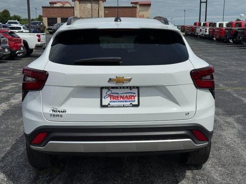 Used 2025 Chevrolet Trax LT w/ Driver Confidence Package FWD image 4