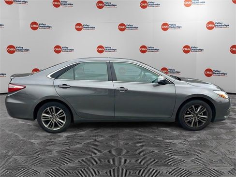 Used 2016 Toyota Camry SE w/ Moonroof Package image 9