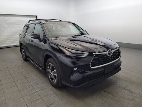 Used 2022 Toyota Highlander XLE AWD/4WD image 13