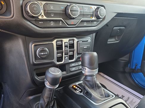 Used 2024 Jeep Wrangler Unlimited Sport AWD/4WD image 32